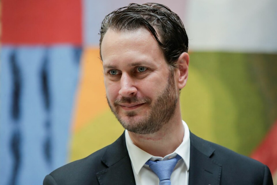Det skal visst ikke så mye til for å glede Frp for tiden. Helge Andre Njåstad (Frp) sier til Politisk kvarter at Bøs reduksjon i formueskatten er fantastisk, skriver Magne Lerø.