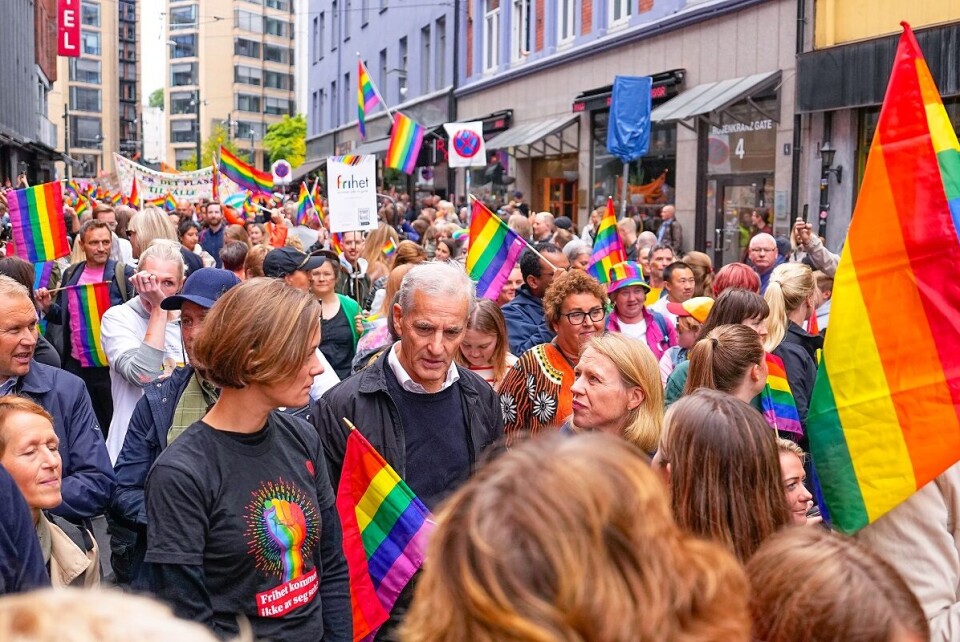 Statsminister Jonas Gahr Støre (i midten) deltar i regnbuetog og solidaritetsmarkering, arrangert av Oslo Pride. Foto: Beate Oma Dahle | NTB