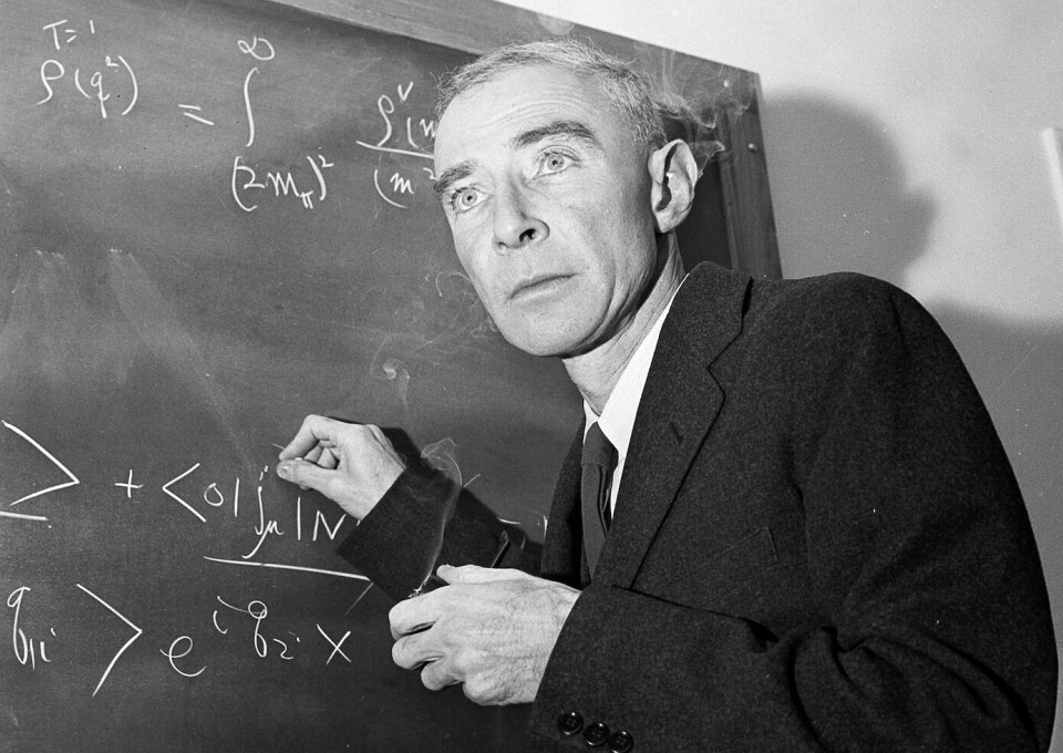 Dr. J. Robert Oppenheimer, som oppfant atombomben mot slutten av Andre verdenskrig. Her i Princeton i 1957. Foto: John Rooney | AP Photo | NTB