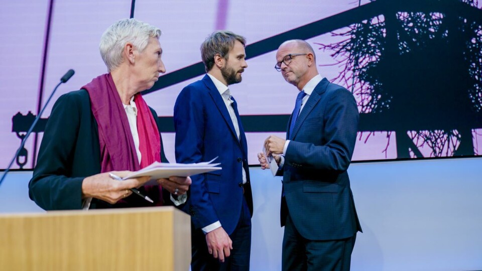 Etter påtrykk fra partene i arbeidslivet innførte regjeringen strømstøtte til næringslivet i fjor høst. LO-leder Peggy Hessen Følsvik, næringsminister Jan Christian Vestre (Ap) og NHO-leder Ole Erik Almlid.