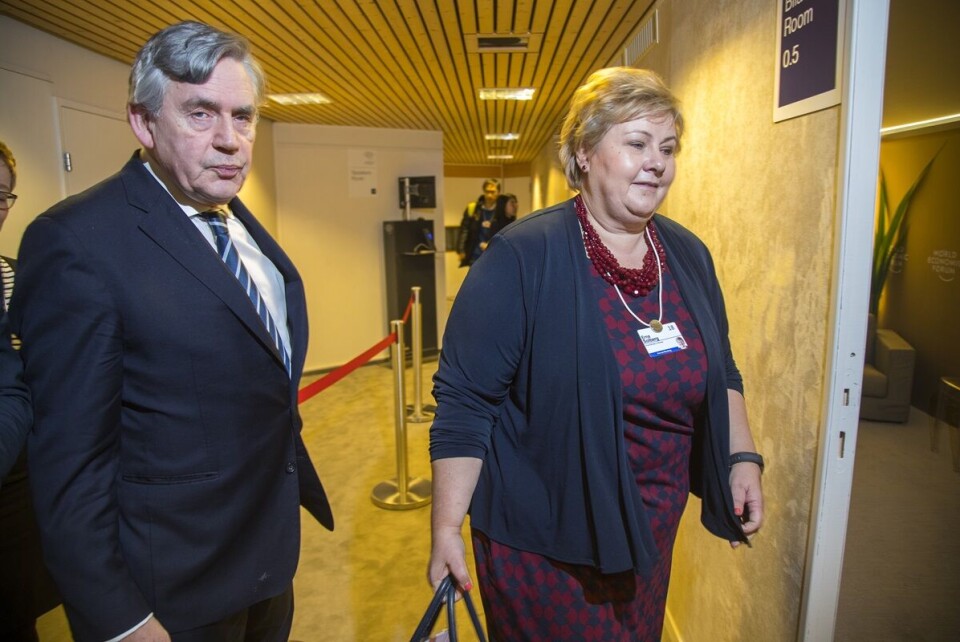 Gordon Brown, her sammen med Erna Solberg på møte i Davos. Foto: Heiko Junge / NTB