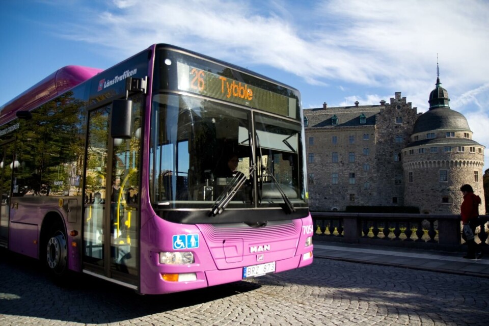 Örebro kommune utstedte grønne obligasjoner på 750 millioner svenske kroner i 2014. Pengene går til blant annet investeringer i fornybar energi og miljøvennlig transport som denne bussen.