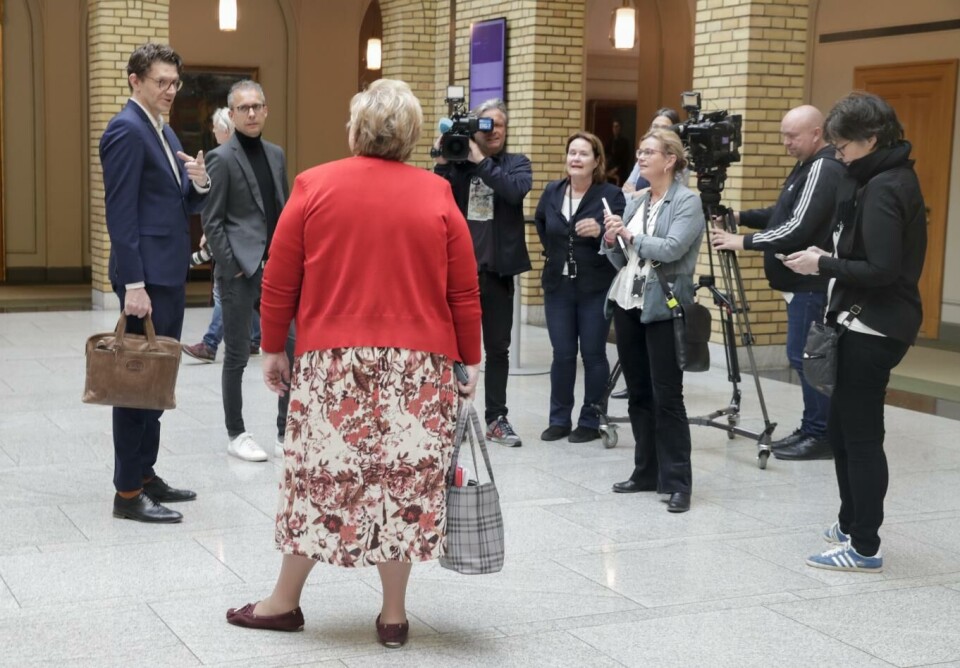 Erna Solberg virker sterk nå under koronakrisen, men når det kommer til andre politiske saker blir hun fortiden herjet med av opposisjonen på Stortinget.
