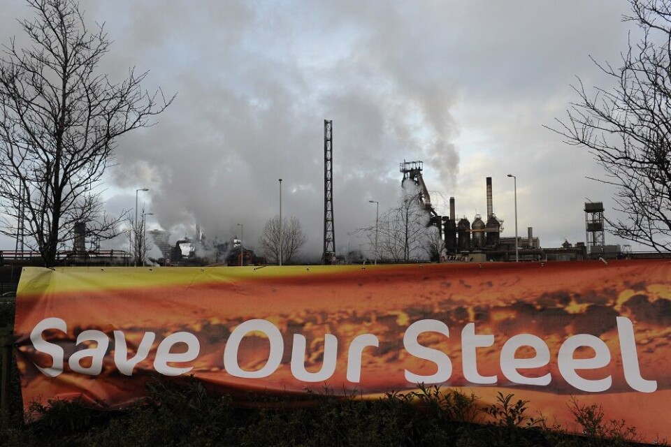 En nedleggelse av stålproduksjonen i Port Talbot kan få voldsomme ringvirkninger i britisk næringsliv, arbeidsliv, og politiske landskap. Allerede tidlig onsdag 30. mars 2016 hadde dette banneret kommet opp foran Tatas produksjonsanlegg i Wales.