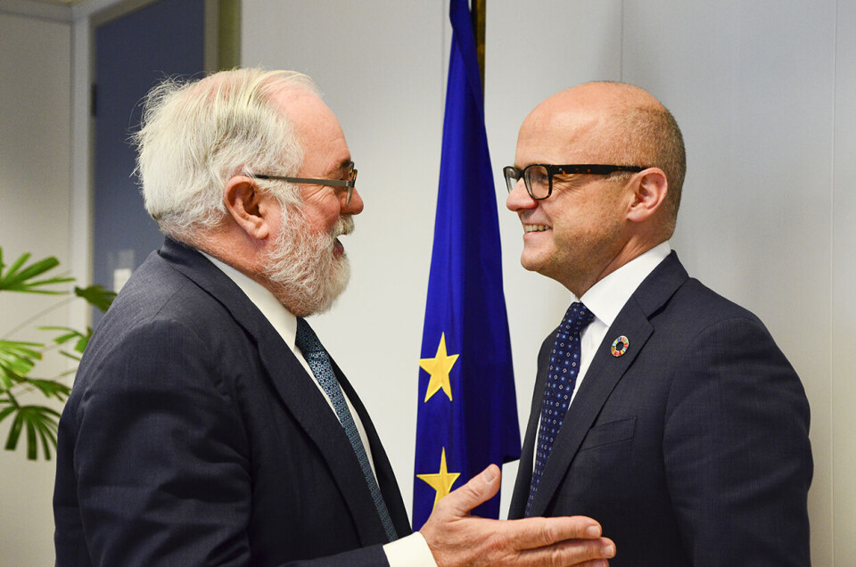 Klima- og miljøminister Vidar Helgesen (H) var mandag i Brussel, der han møtte EUs klimakommissær Miguel Arias Cañete.