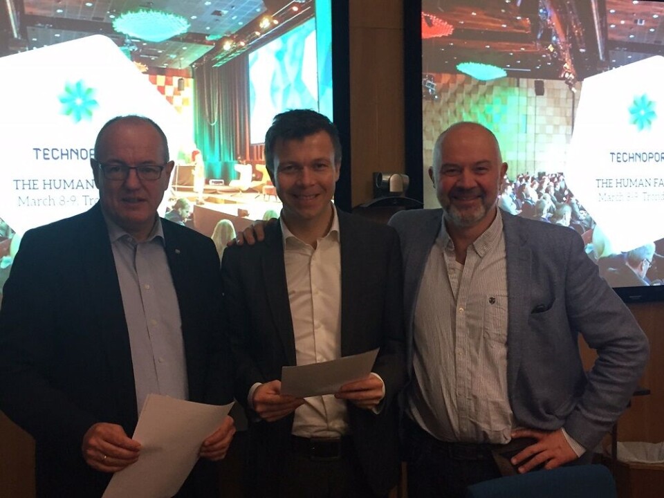 NTNU-rektor Gunnar Bovim, Lars Iversen og styreleder Fredrik Schetelig i Technoport på signeringsmøtet 19. desember.