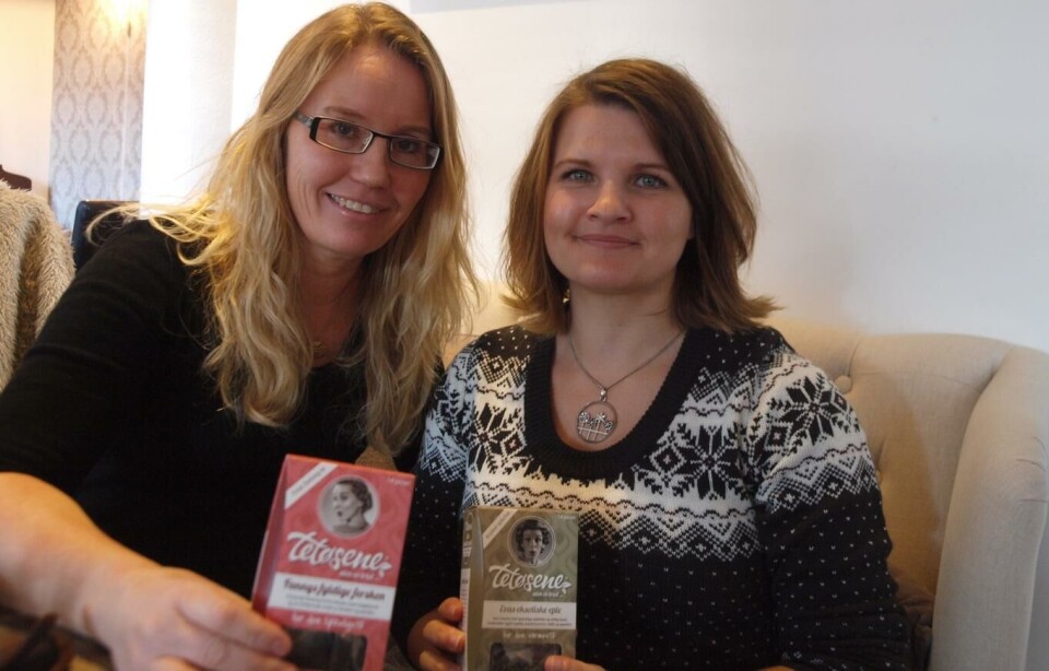 TØSER: Hilde Mariann Hansen og Kathrine Hytten Eriksen er gründerne bak Tetøsene og har nå ansvar for 17 «damer» og 3 «menn», alle på poser.