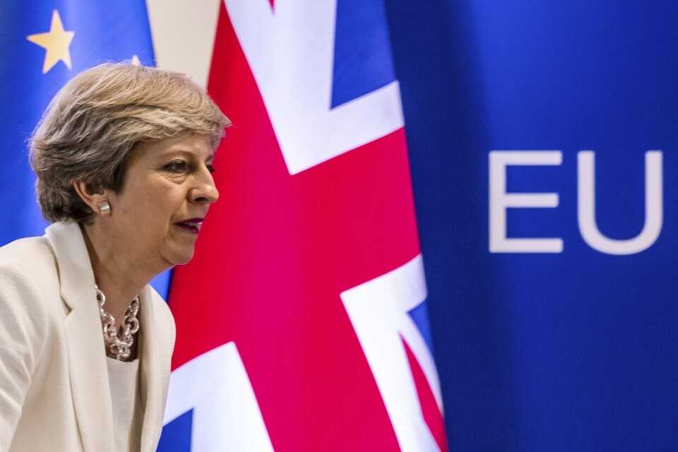 Veien ut av EU blir ikke enkel for Storbritannias statsminister Theresa May. Nå åpner britene for en midlertidig EU-avtale for å få en smidigere overgang til livet på utsiden.