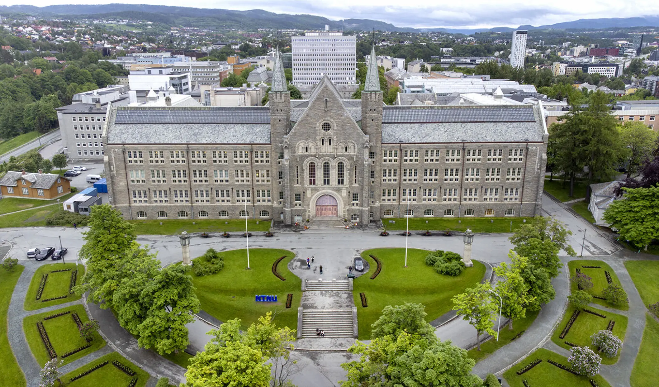 Første studieår i Norge – hvor mange faller fra eller bytter?