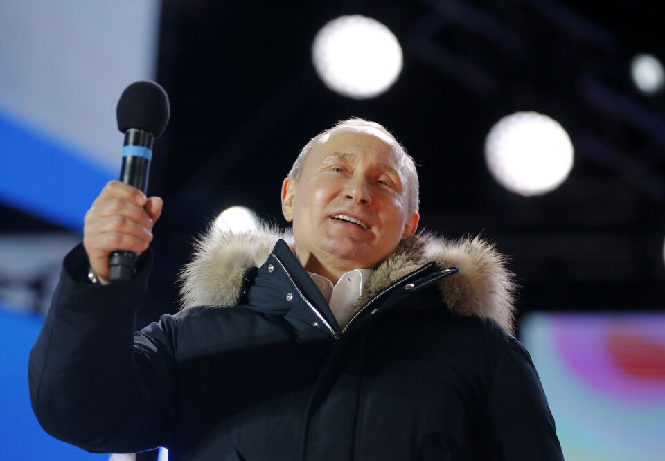 Russlands president Vladimir Putin er gjenvalgt for fjerde gang. Her taler han til folket, ved Kreml i Moskva, for første gang etter at valgresultatet ble kjent.