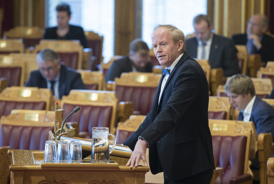 Lars Haltbrekken (SV) vil torsdag fremme forslag om at regjeringen må legge fram en ny klimamelding og ber Stortinget samle seg om mer konkrete tiltak.