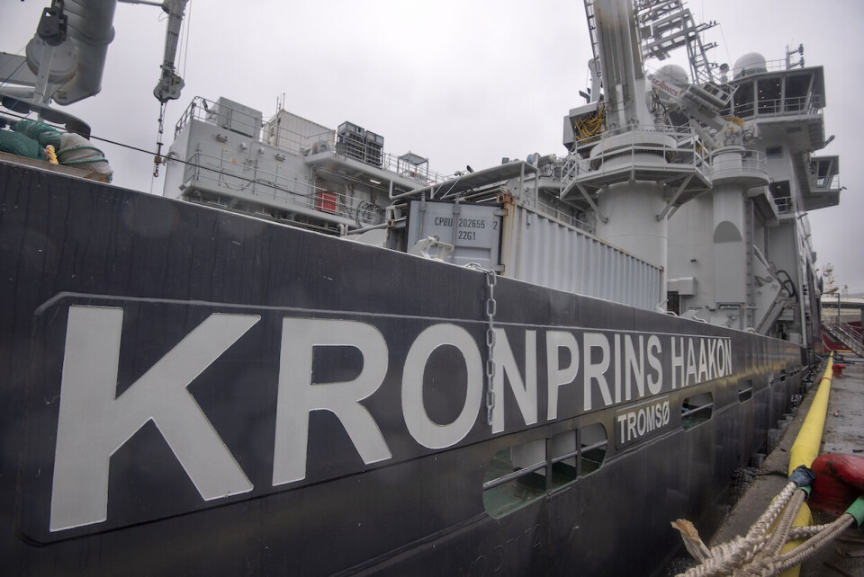 Det nye polarforskningsskipet 'Kronprins Haakon» ligger til kai på Breivika havn i Tromsø. Mandag dro forskningsskipet ut på tokt for første gang.