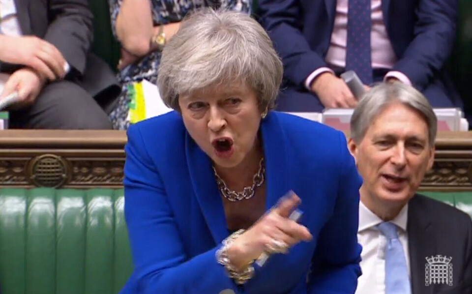 I Parlamentet advarte Storbritannias statsminister Theresa May Labour-leder Jeremy Corbyn mot nok en folkeavstemning om brexit.