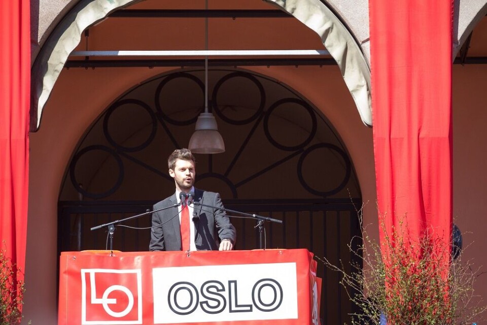 LO kommer til å stå nærmere Rødt, SV og Sp enn Ap i arbeidslivspolitikken, dersom de stemmer for en reforhandling av EØS-avtalen, skriver Aslak Bonde. Her fra 1. mai-talen til Rødt-leder Bjørnar Moxnes på Youngstorget i 2017.