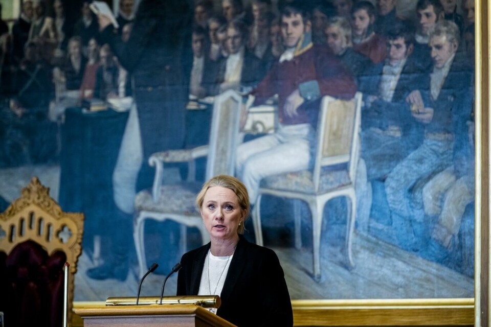 Arbeids- og sosialminister Anniken Hauglie (H) redegjør om trygdeskandalen i Stortinget.