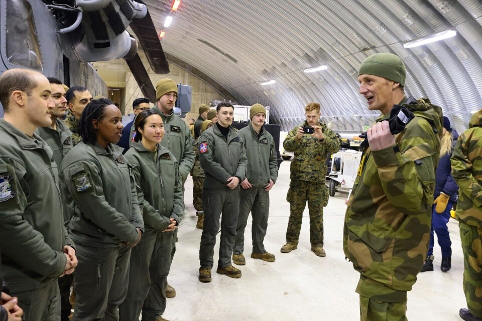 Moderne leder? Forsvarssjef Eirik Kristoffersen snakker med amerikanske US Marines-soldater i forbindelse med militærøvelsen Cold Response 2022 i indre Troms nylig.