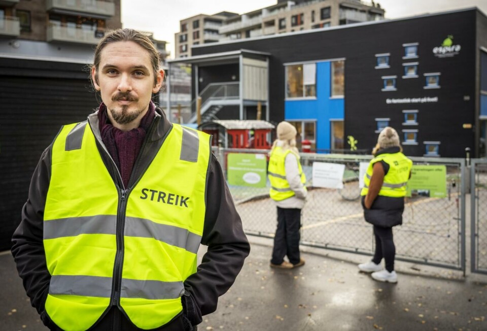 Wiktor Bærheim Lokander er ansatt i Espira Grefsen Stasjon barnehage og er streikevakt. Foto Ole Berg-Rusten / NTB.